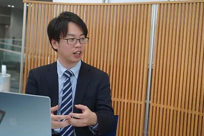 インタビュー中の様子